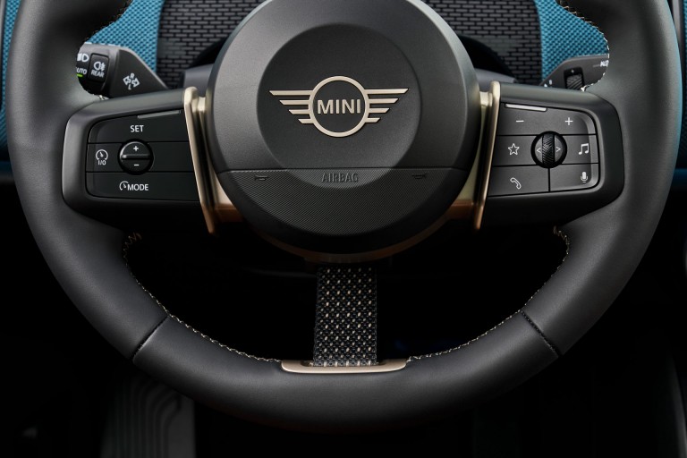 Electromovilidad MINI - autonomía - volante y asientos calefactados